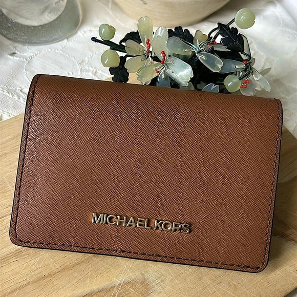 🖤NWOT💕MK snap closure tan leather wallet - Picture 3 of 16